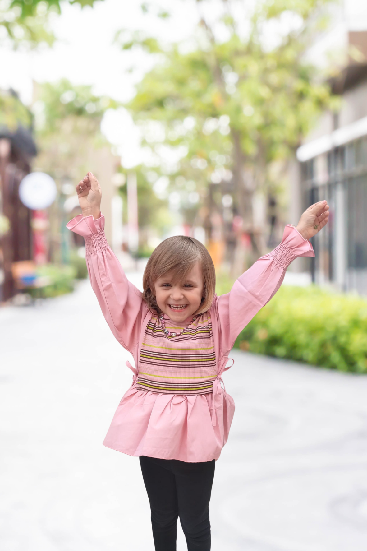 Craquez pour la collection Hortensia, pensée pour les filles de 5 ans, dès vêtements stylés, confortables et 100 % mode !