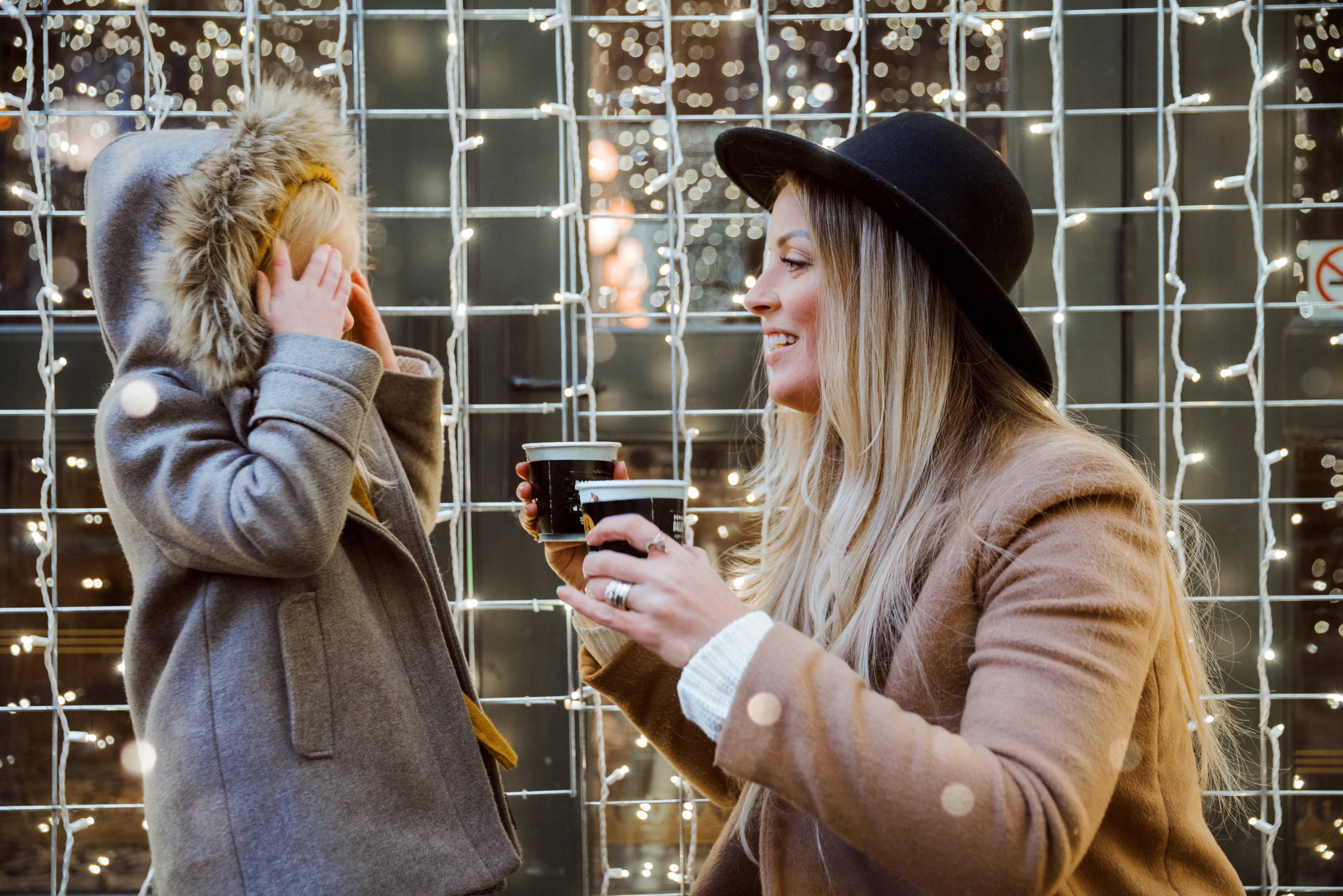 Découvrez notre sélection de vêtements et d'ensembles tendance pour enfants, accompagnés d'accessoires stylés. Offrez-leur une mode confortable, pratique et toujours à la pointe !