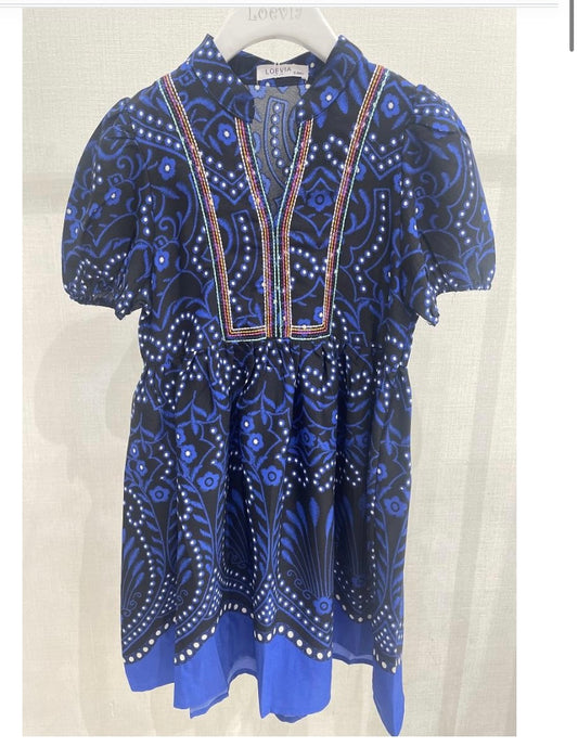 Disponible du 4 au 14 ans, la robe Jasmine est une pièce unique et stylée, à intégrer sans hésiter dans la garde-robe estivale.